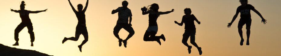 Imaje of Youths jumping in unison CC0