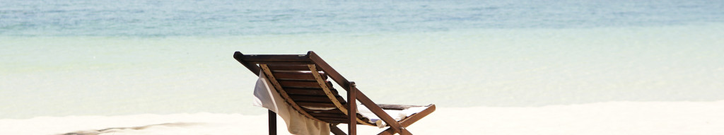 Image of deck-chair on a beach cc0